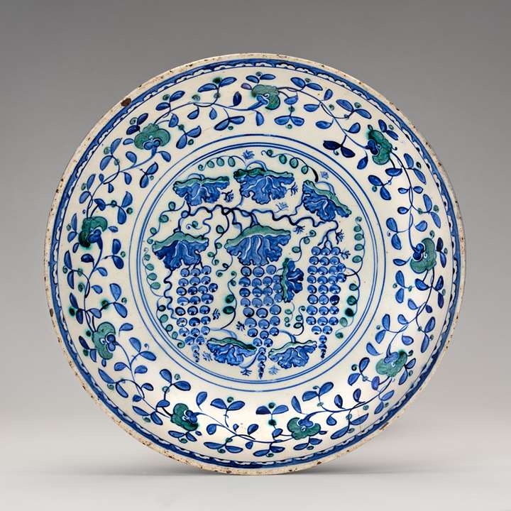 A Large ‘Rimless’ Iznik Dish Decorated with Grapes